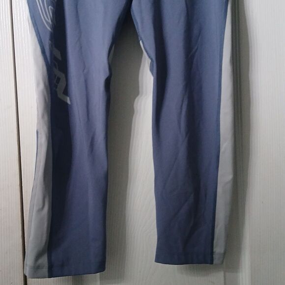 UNDER ARMOUR WOMENS HEATGEAR COMPRESSION MILEAGE GRAPHIC CAPRI BLUE Sz M NWOT - Picture 2 of 10